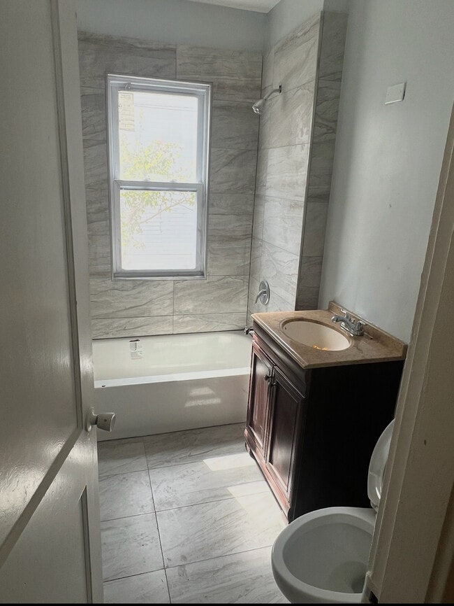 Photo - 110 Dunmoreland St Unidad Apt 1