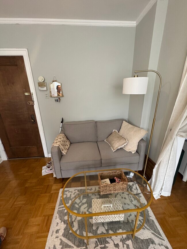 Photo - 737 W Belmont Ave Unit 3