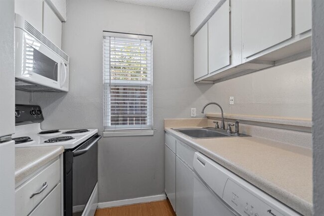 Building Photo - 4105 Speedway Unit 102 Rental