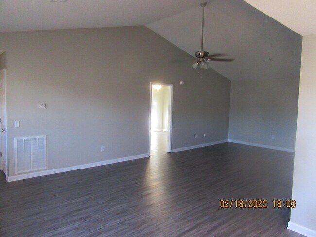 Photo - 862 Lyndsi Ln