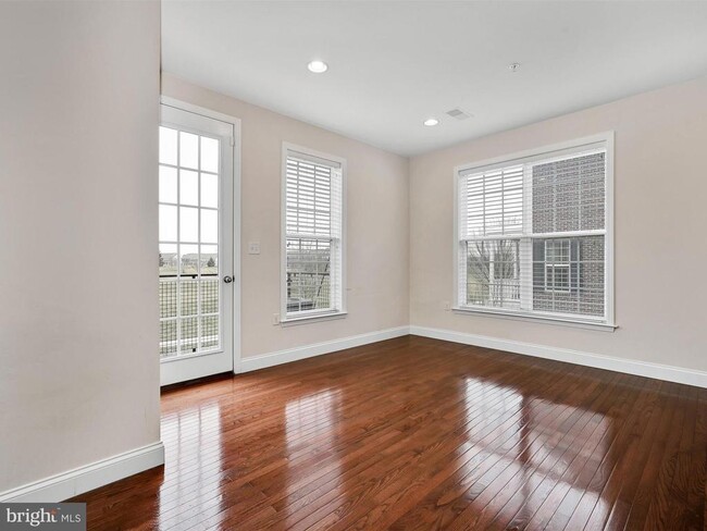 Photo - 147 Putnam Way