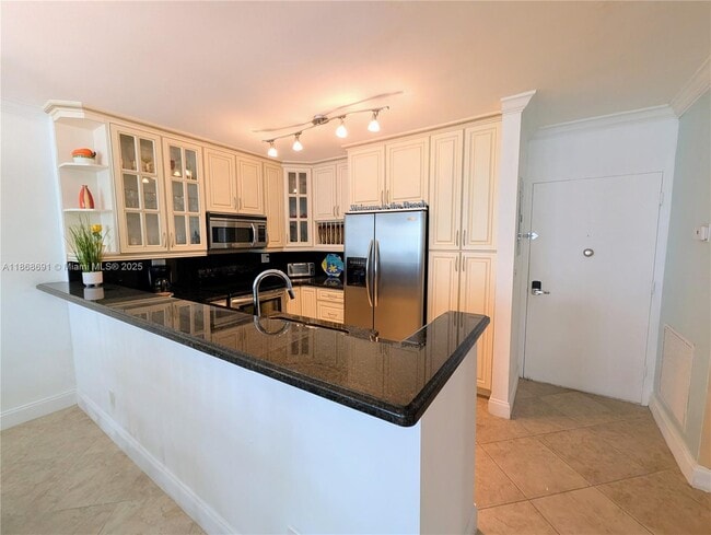 Photo - 3725 S Ocean Dr Unidad 1022