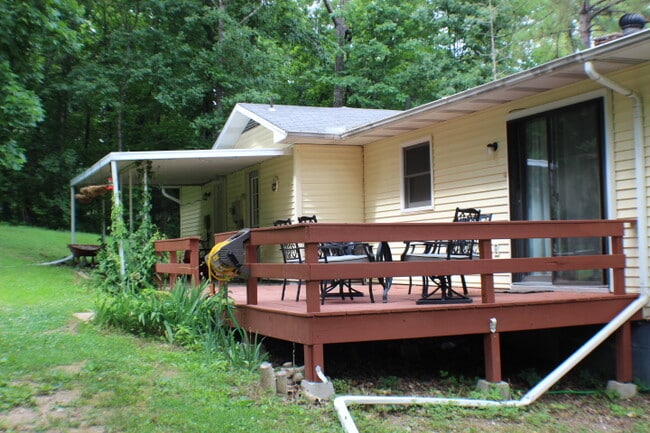 Photo - 905 Honeysuckle Ave