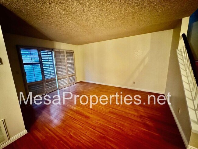 Photo - 810 Lancaster Dr