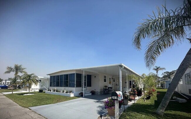 Photo - "Charming 2-Bed, 2-Bath Retreat in Nokomis!"