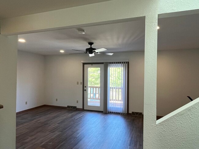Photo - 407 Foxfire Dr