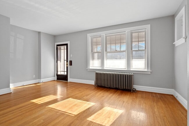 4955 Tholozan Ave Unit 4955 - 879