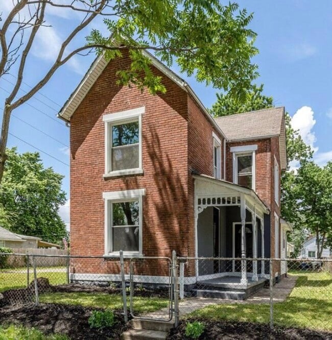 Photo - 880 Thomas Ave House