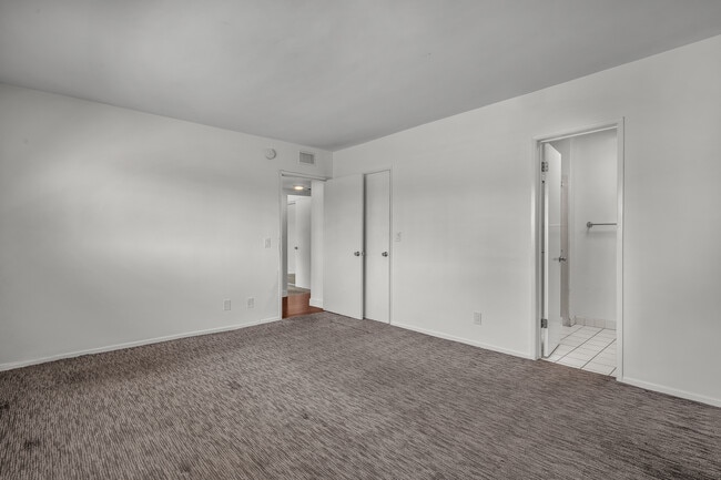 Photo - 248 N Rexford Dr Unit #4