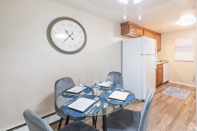 1BR, 1BA - The Laurel - 740SF Dining Room - Willowbrook