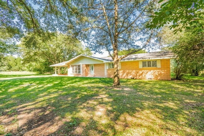 Photo - Large 4Bed/2Bath House on Beautiful Lot