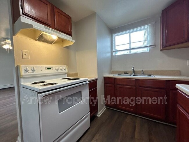 Photo - 609 W 14th St