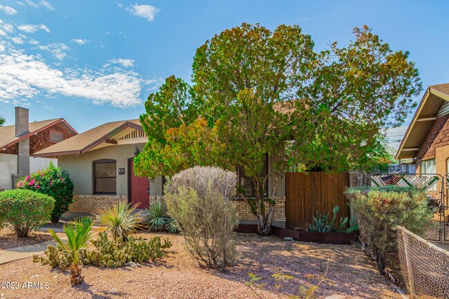 Photo - 915 E Granada Rd