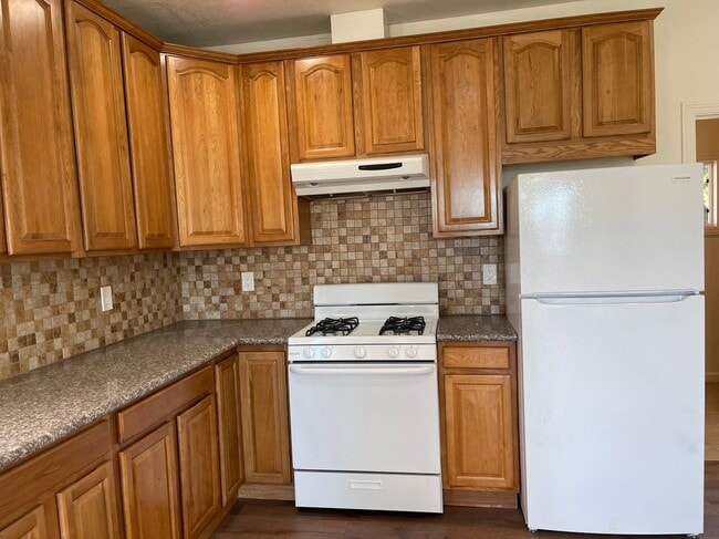 Photo - 1396 E 27th St Unit A