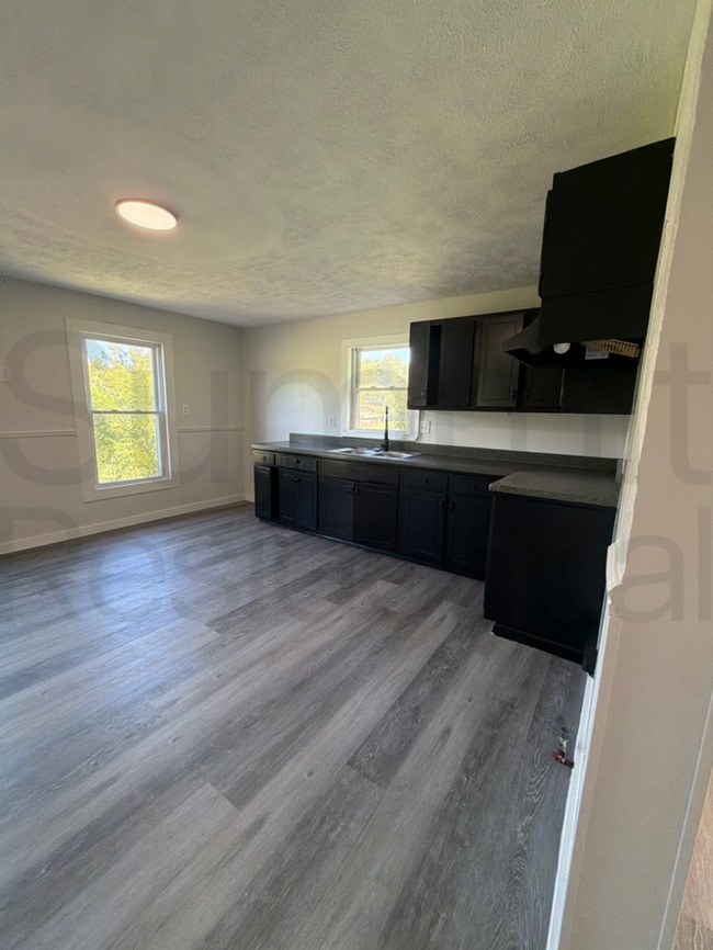 Three Bedroom One Bathroom Home in Mansfield!!