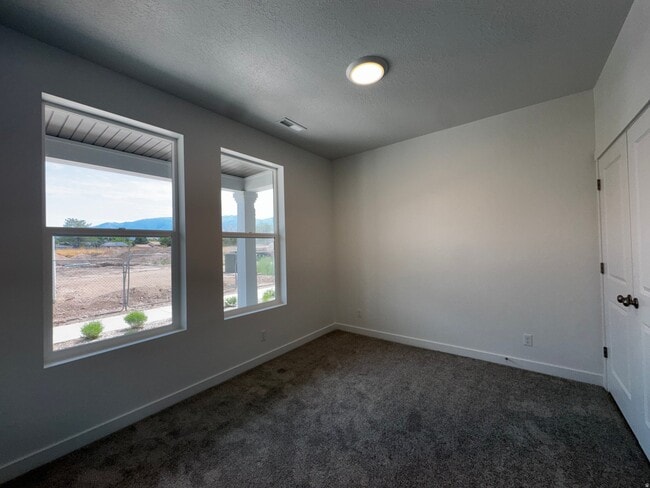 1562 N 1875 W