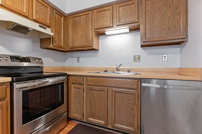 Photo - Stunning Silver Spring End Unit TH
