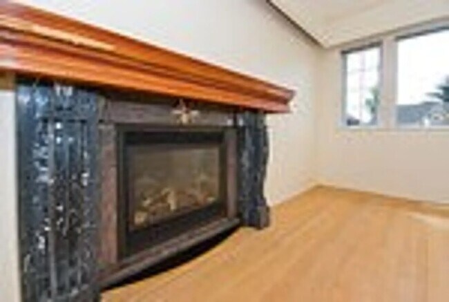 Photo - 3955 Pandora St