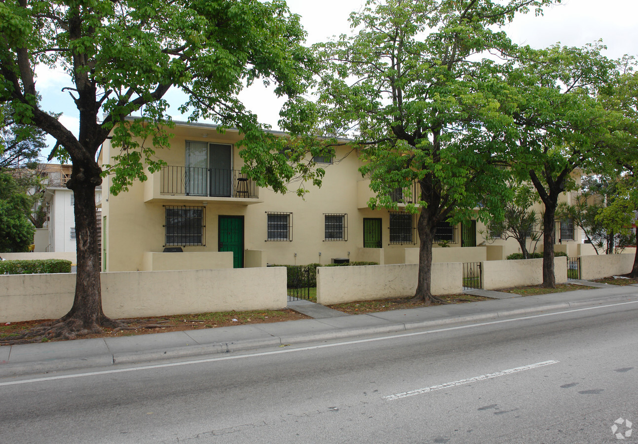 Photo - 2197 NW 18th Ter Apartamentos