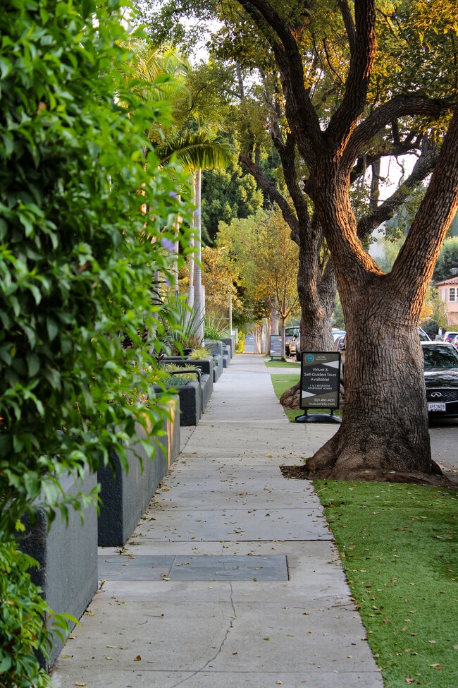 Photo - 1818 N New Hampshire Ave Unidad 204A