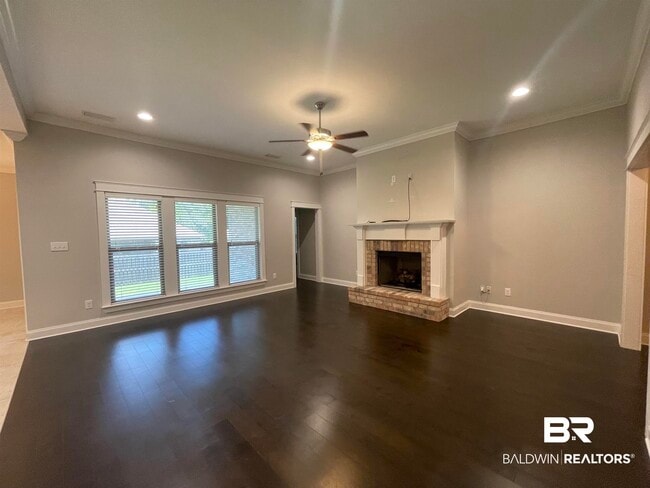 Photo - 253 Hawthorne Cir