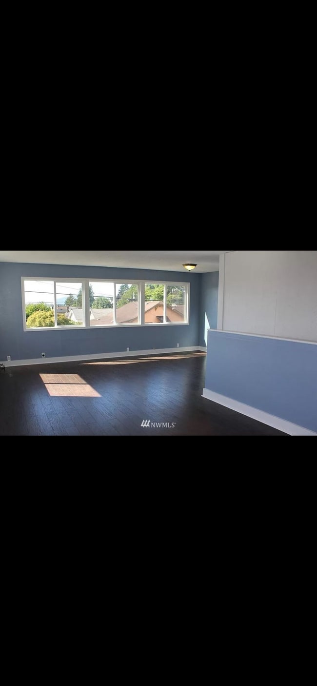 Photo - 160 Maple St