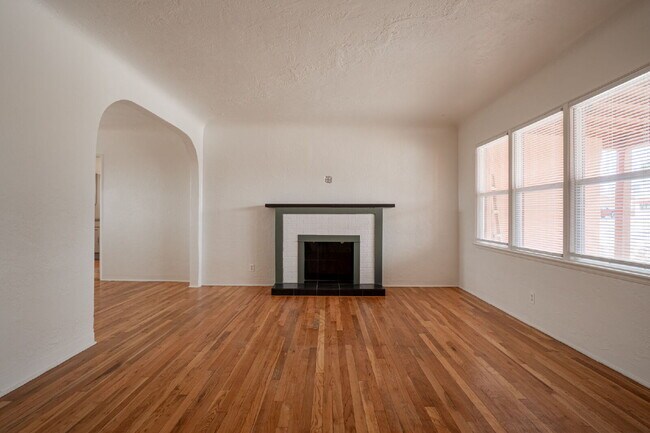 Photo - 819 Ellis St
