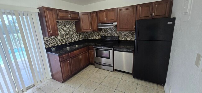 Photo - 4011 Woodside Dr