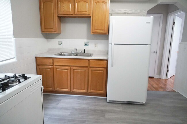 Building Photo - 3025 Clifton Ave Unit 3025-09