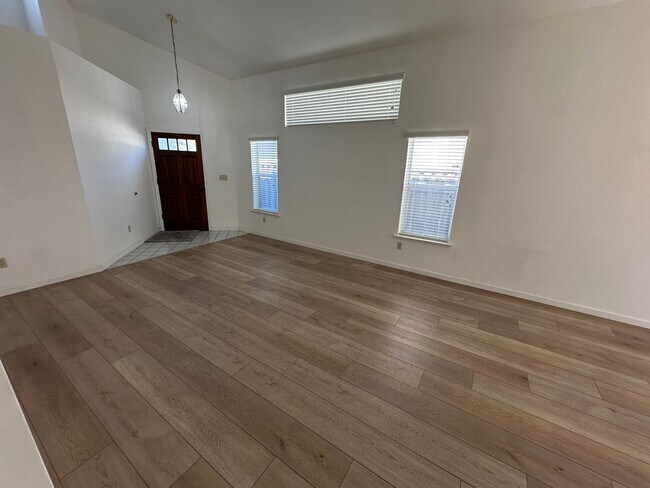 Photo - Beautiful 4 Bedroom, 2.5 Bath Tracy Home