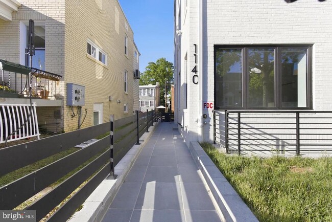 1140 Oates St NE Unit 101