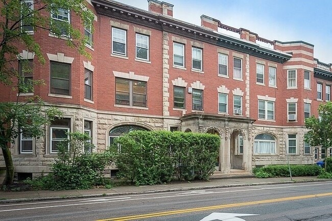 Building Photo - 485 Washington St Unit B
