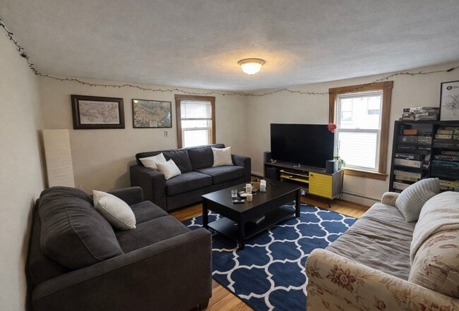 Photo - 585 Somerville Ave