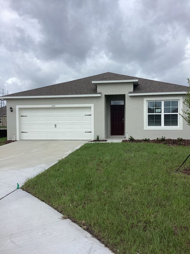 Building Photo - Four bedroom two bath in Eagle Lake Rental