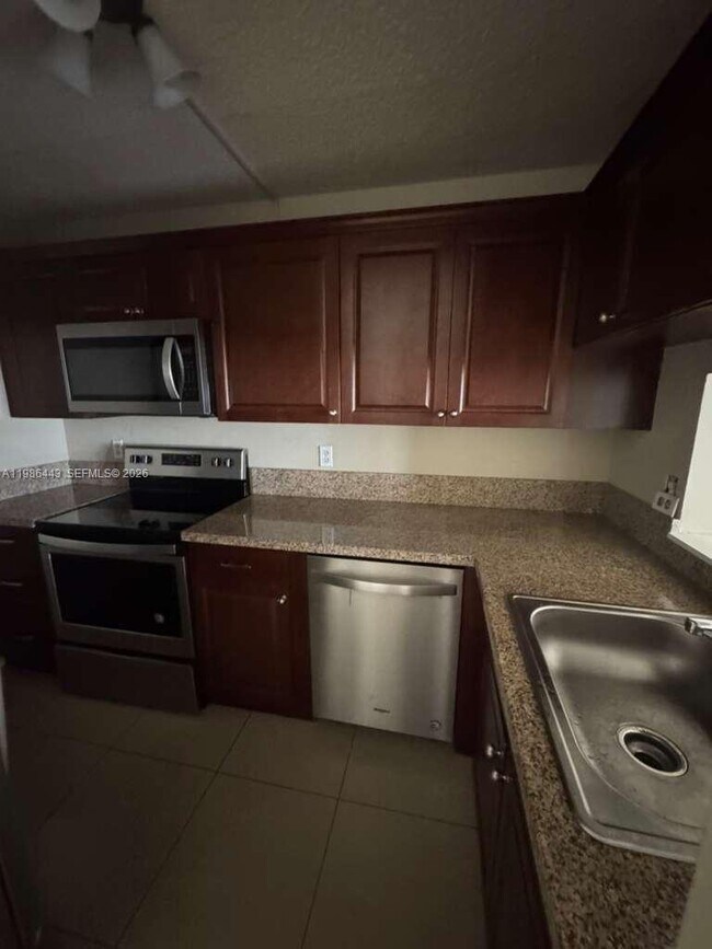 Photo - 1030 Twin Lakes Dr Unit 21 H