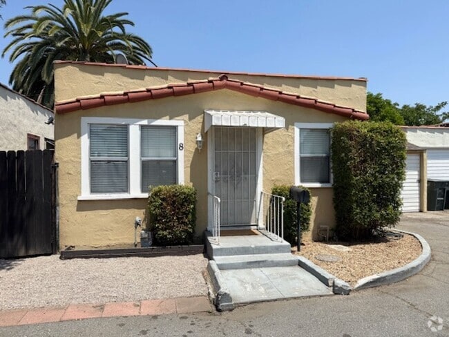 Building Photo - Newly Updated Cottage - Fenced Backyard, 1... Rental