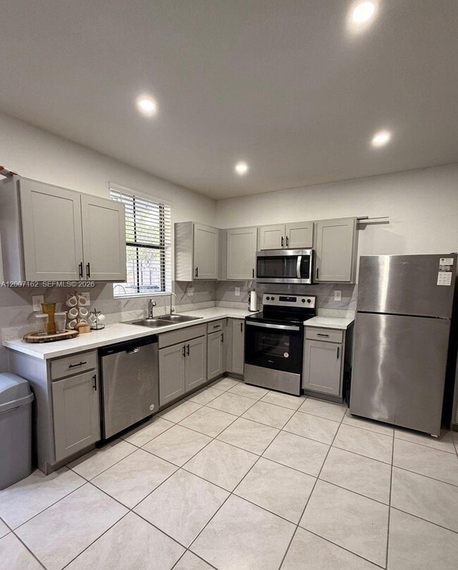 Photo - 470 NE 12th St