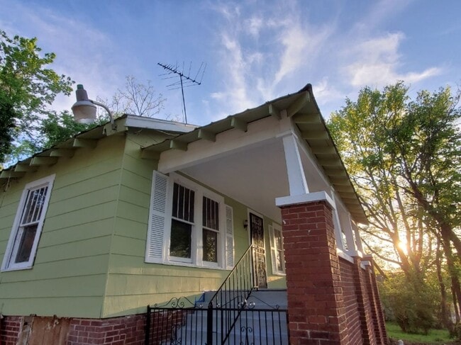 Photo - 3515 Carver Ave SW