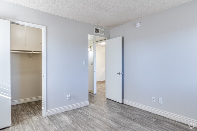 1BR, 1BA - 566SF
