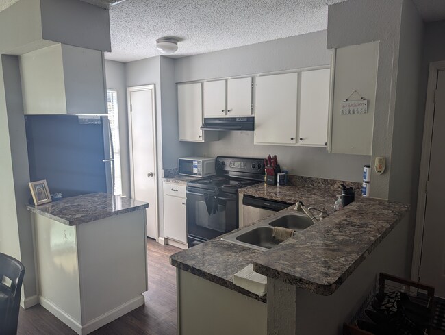 Kitchen - 11530 Casa Alto St Unit 1