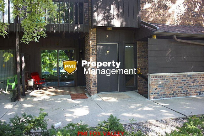 Building Photo - 2 Bedroom condo Unit 3