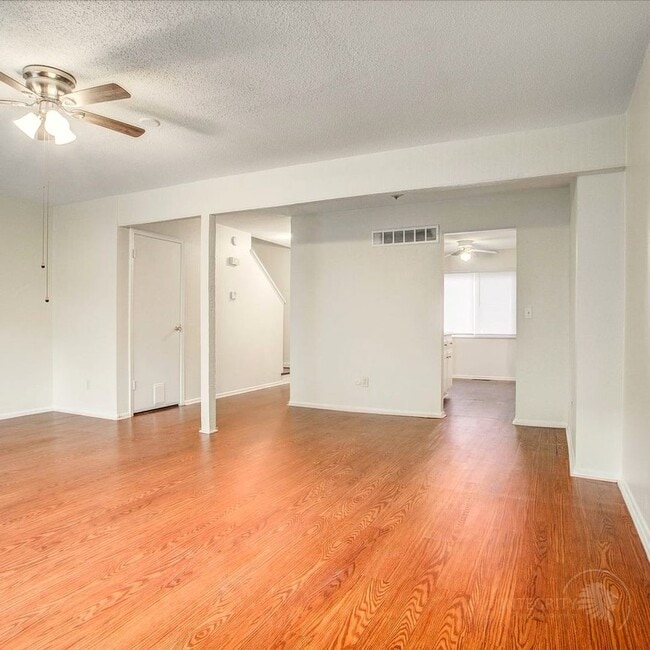 Building Photo - 3303 Bridge Manor Dr Unit 3303