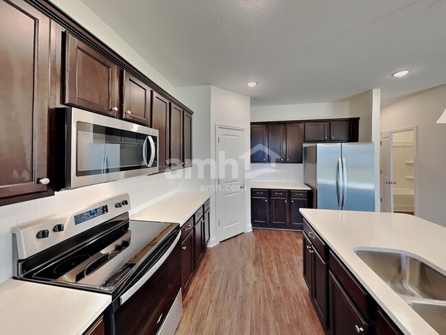 Photo - 569 Onate Cir