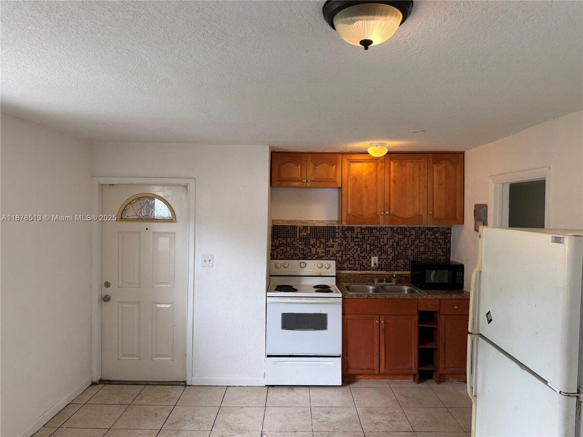 Photo - 720 NW 20th Ave Apartment Unit 2