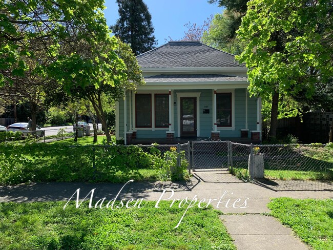 Building Photo - 397 E 6th St