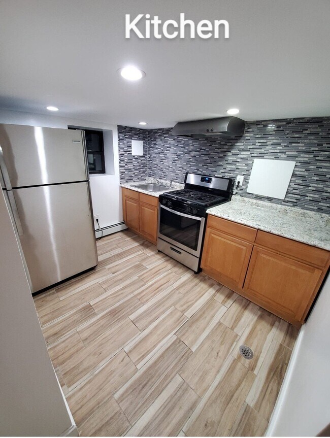 Building Photo - 1842 Hunt Ave Unit ground floor (sami basement)
