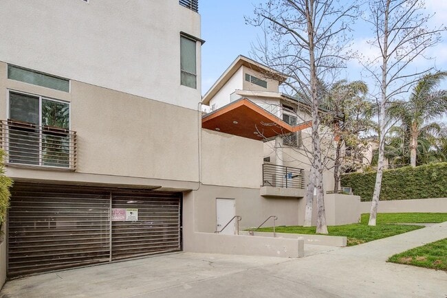 Photo - 11815 Laurelwood Dr Unit 17