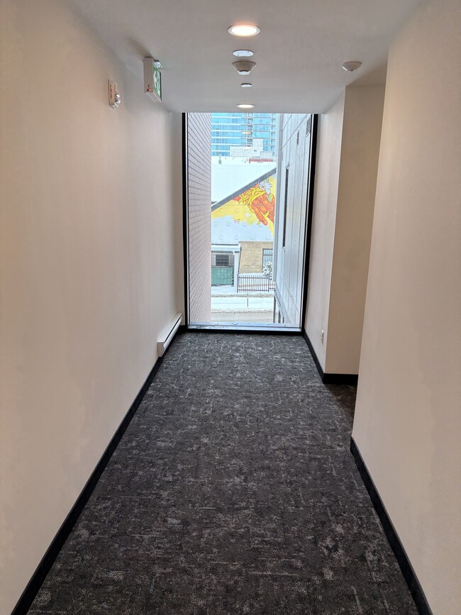 Photo - 310-215 15 Ave SW