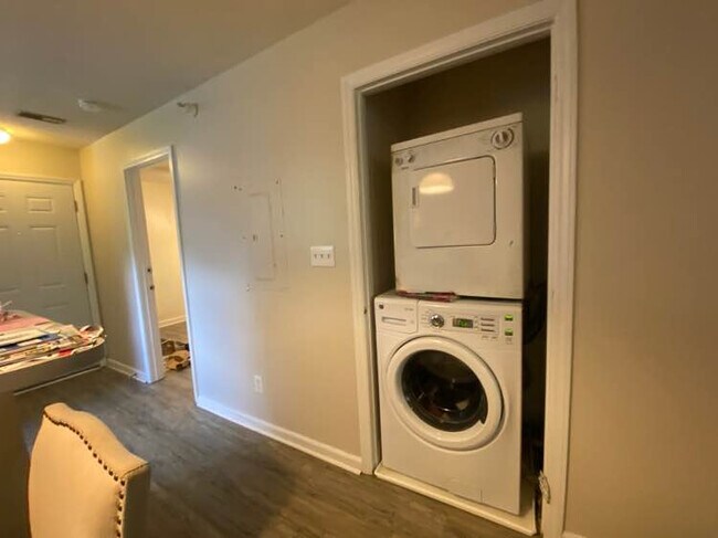 Photo - Room in Condo on Carlton Ave