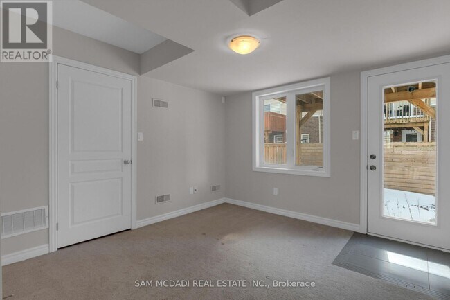 Photo - 6 Mayland Trl